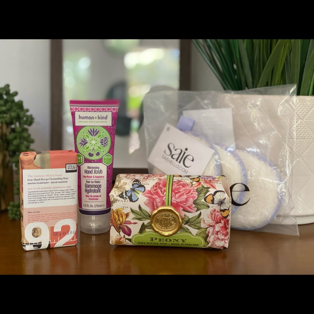 Free with any purchase! Beauty Bundle.